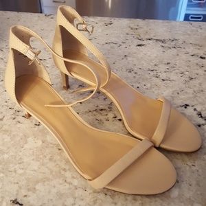 Kitten heels - nude color
